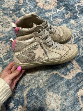 Shu Shop Star Accent High-Top Sneakers in Beige with Pink Heel